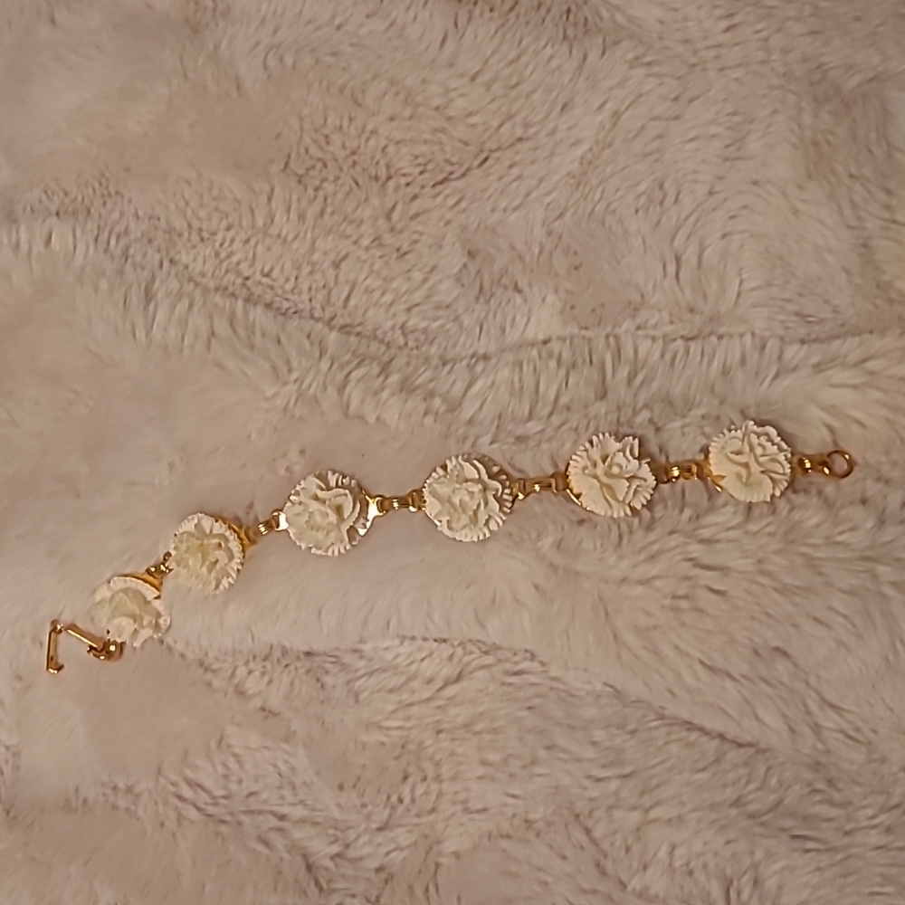Vintage floral bracelet
